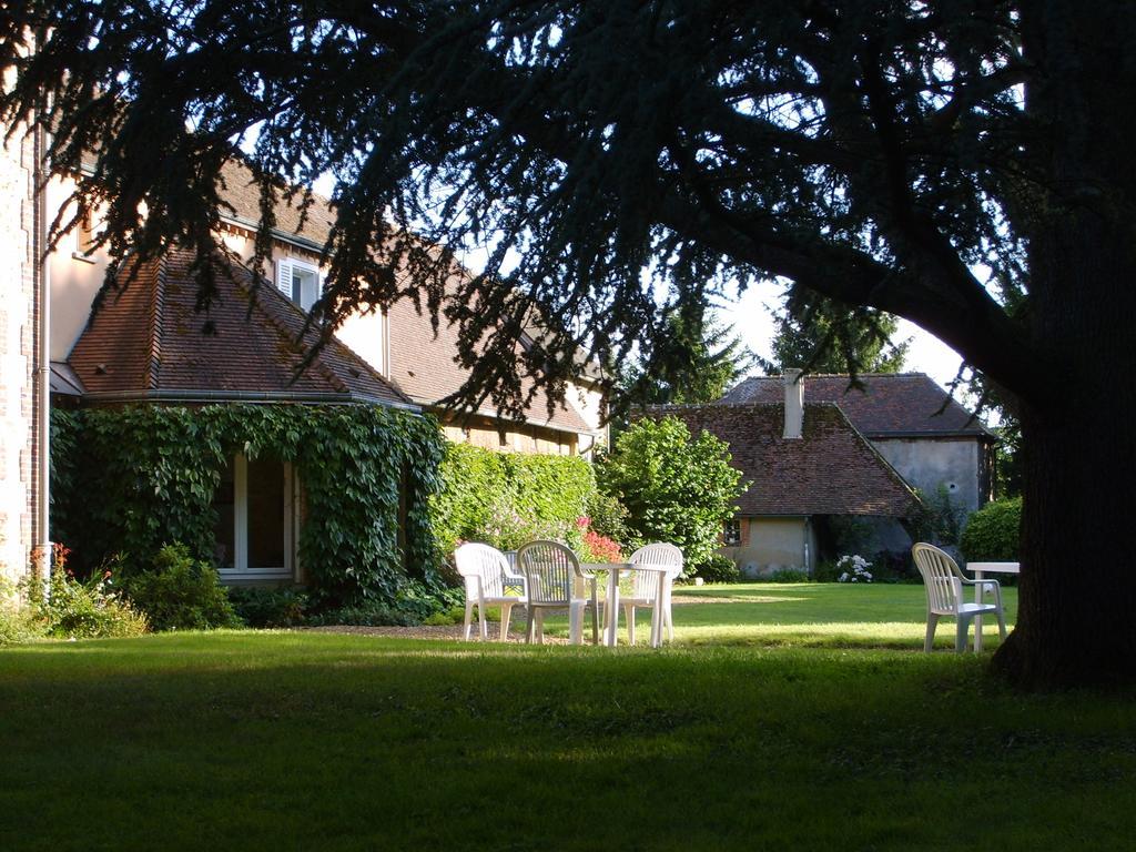 Ferme du Château Bailleau-l'Eveque Exterior foto