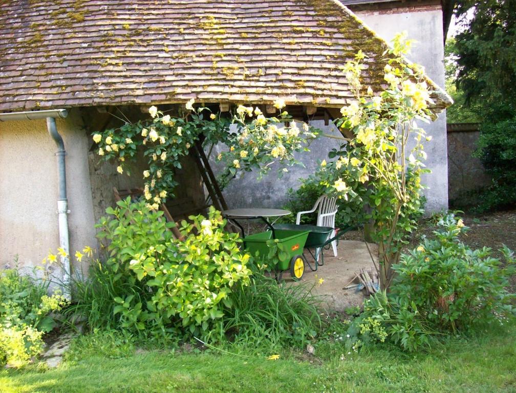 Ferme du Château Bailleau-l'Eveque Exterior foto